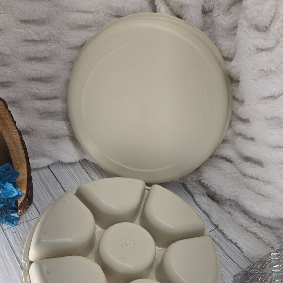 Vintage Tupperware Serving Center Snack Tray Set – Beige 6-Compartment & Round B - Picture 4 of 4